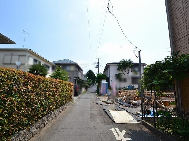 Local photos, including front road. Contact road situation