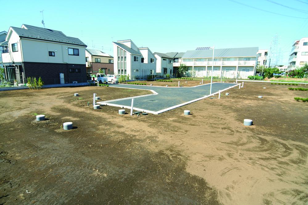 Local photos, including front road. Local (10 May 2013) Shooting