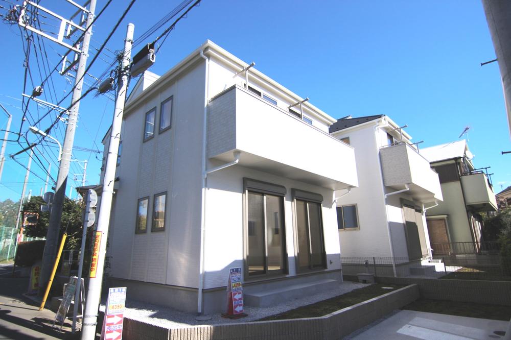 Day there northwest corner lot open feeling good. Local (11 May 2013) Shooting. Day there northwest corner lot open feeling good.