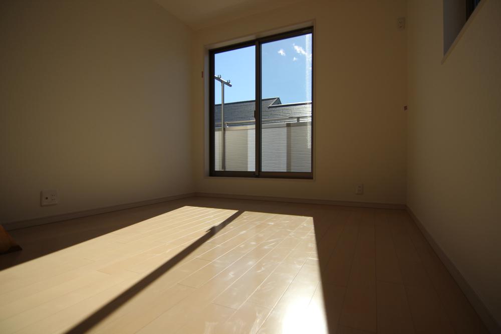 Non-living room. Sunny The main bedroom room (November 2013) Shooting