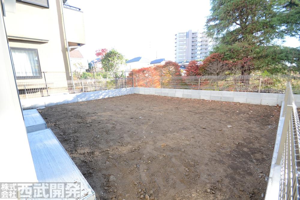 Garden. Local (11 May 2013) Shooting J Building