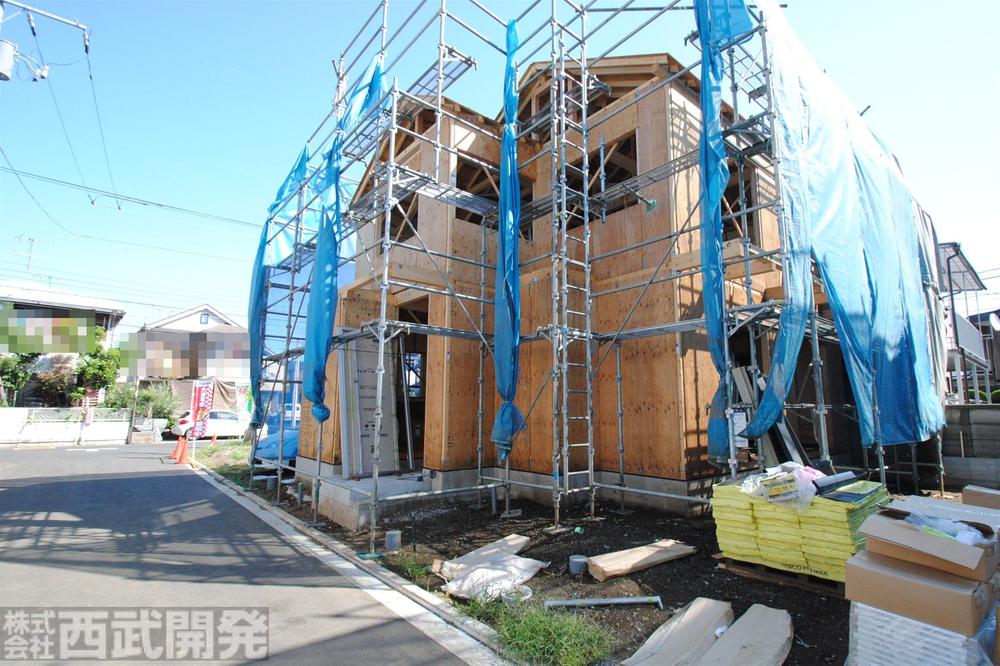 Local photos, including front road. Local (10 May 2013) Shooting H Building