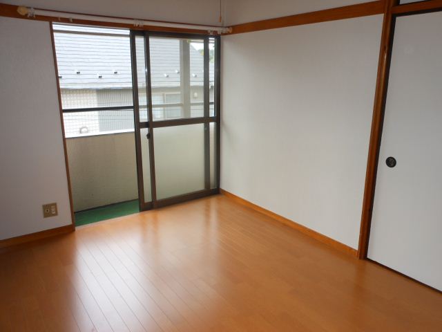 Living and room. 6 Pledge is the flooring of the room