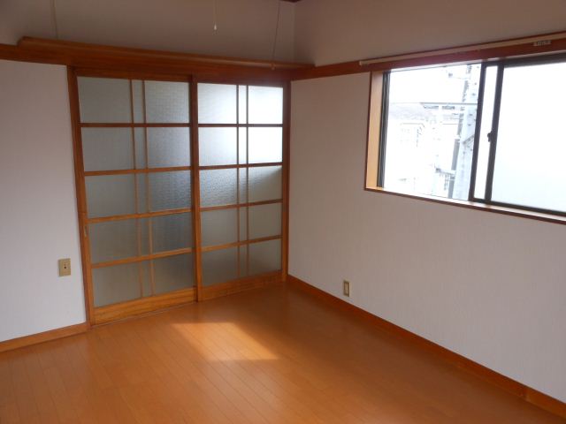 Living and room. 6 Pledge is the flooring of the room