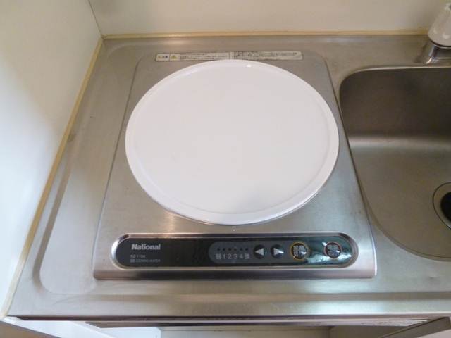 Kitchen. Cleaning is effortless IH cooker