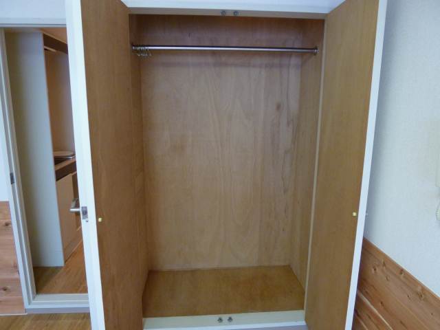 Receipt. Large closet