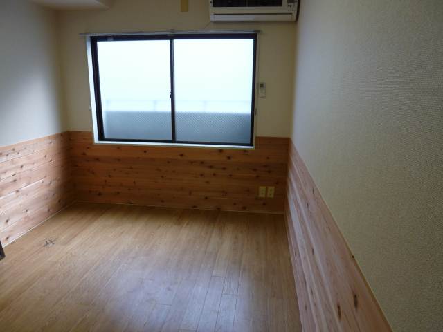 Living and room. Cedar tree has been affixed