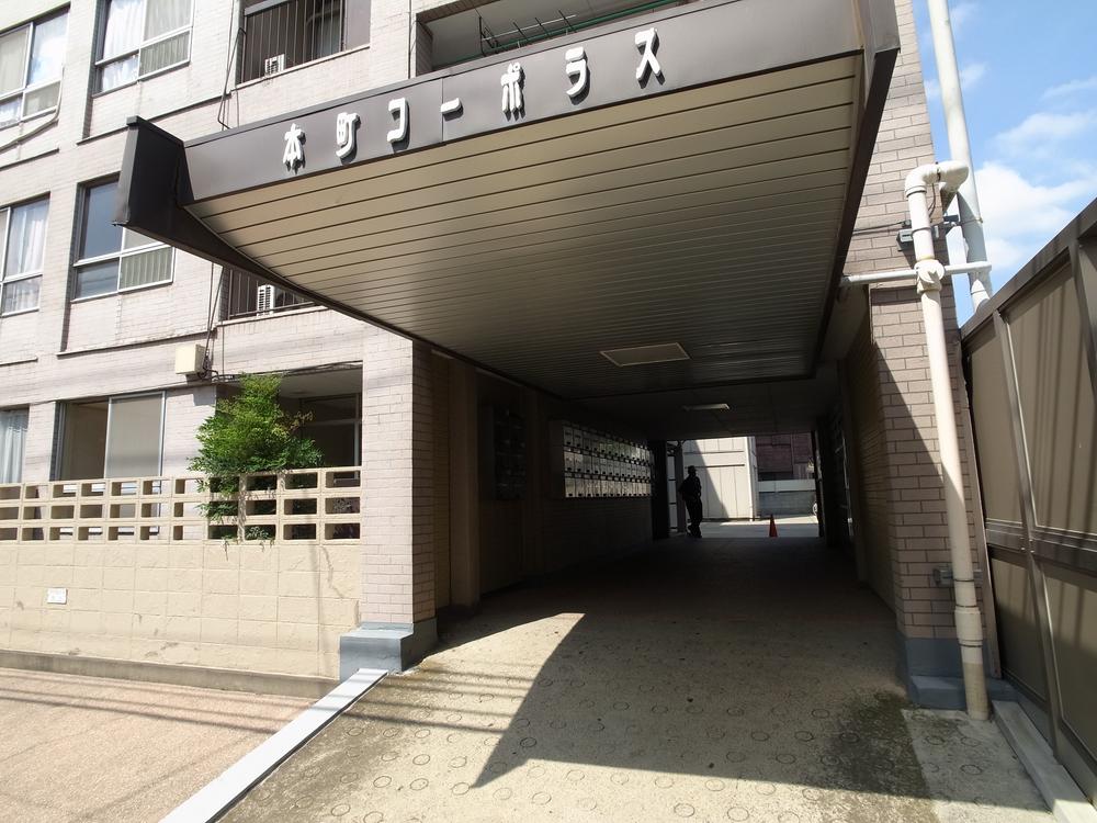 Entrance. Common areas