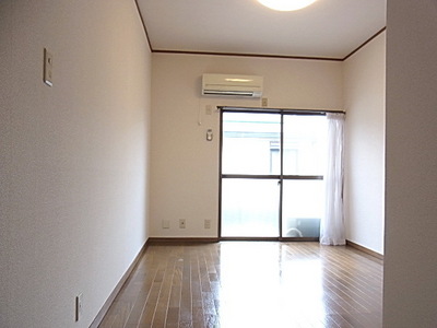 Living and room. Western-style 8 pledge