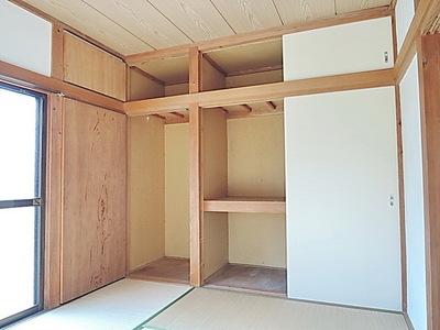 Receipt. Spacious storage