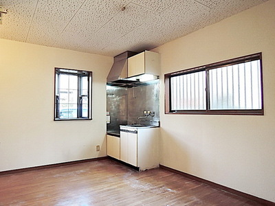 Living and room. Two-sided lighting Corner room Dining kitchen 6 Pledge