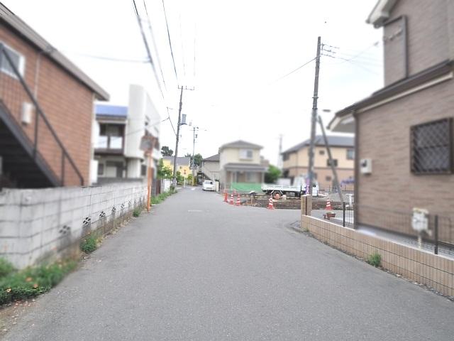 Local photos, including front road. Contact road situation (at the time of construction)