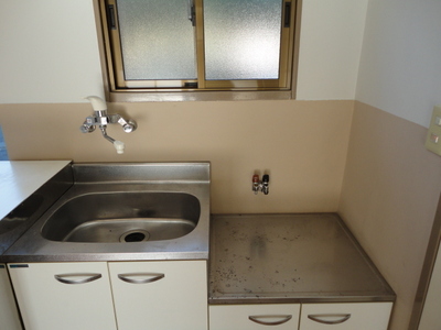 Kitchen. 2 lot gas stoves in the kitchen