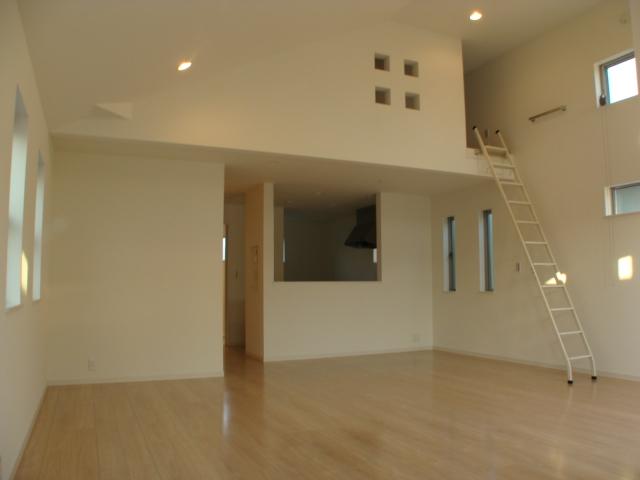 Same specifications photos (living)