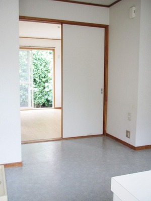 Living and room. Meals in the dining kitchen