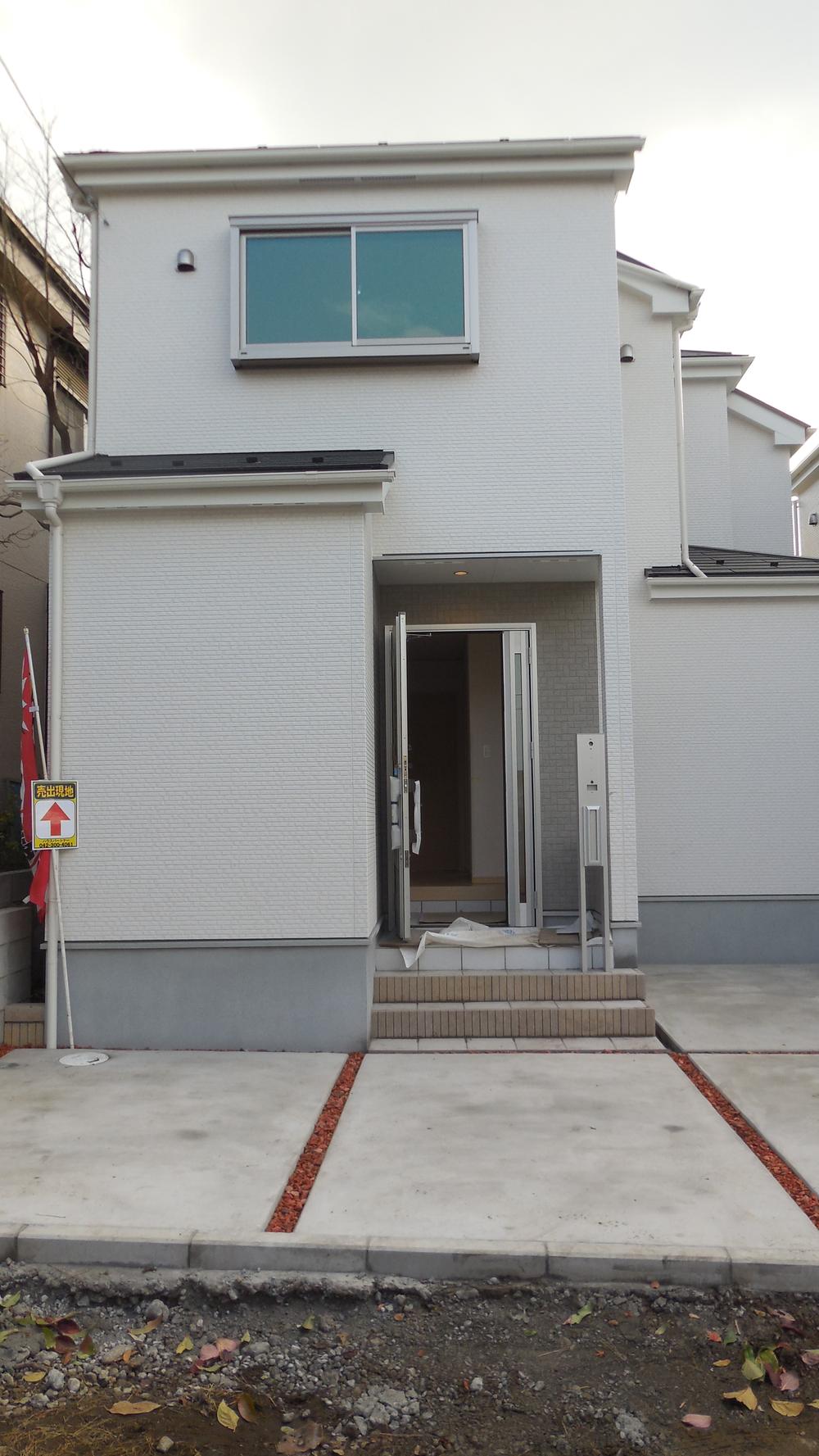 Local appearance photo. Local (11 May 2013) Shooting