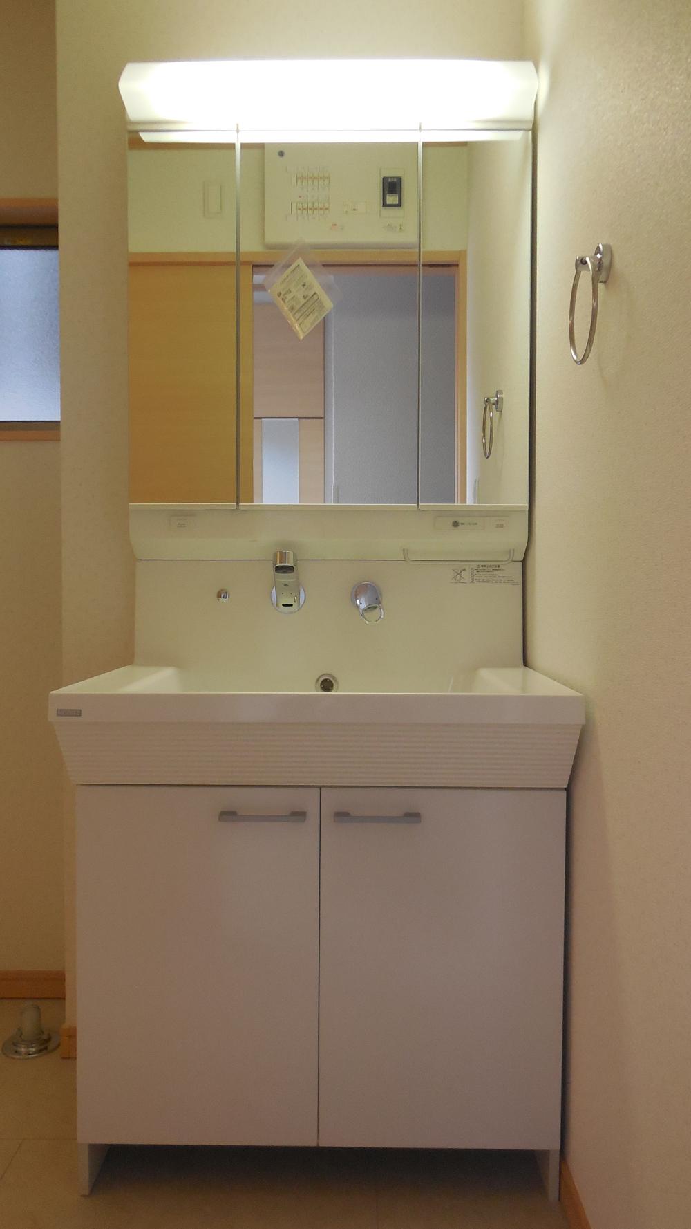 Wash basin, toilet. Indoor (11 May 2013) Shooting