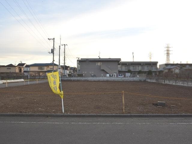 Local appearance photo. B Building appearance