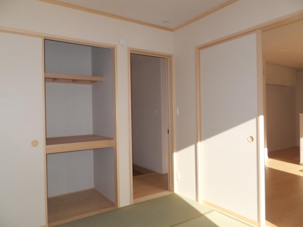 Non-living room. Local (13 December) shooting