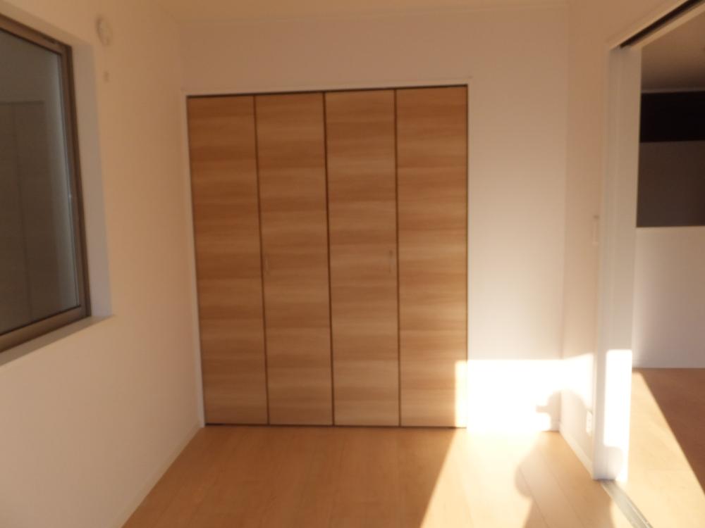 Non-living room. Local (13 December) shooting