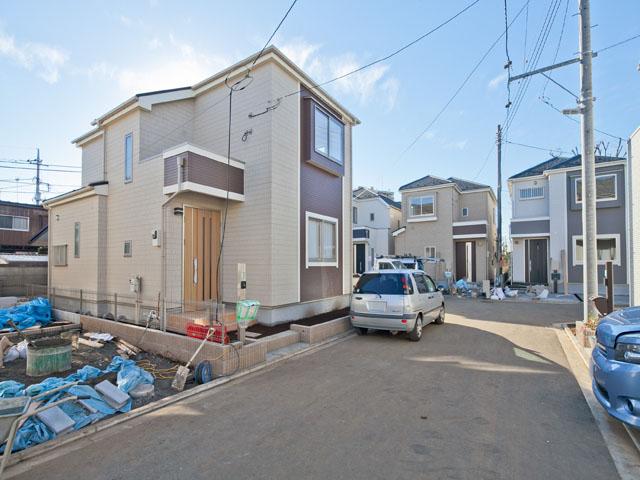 Local photos, including front road. Local (13 December) shooting