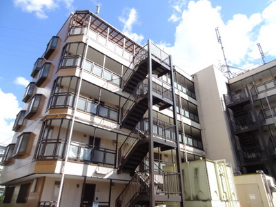 Building appearance. Pet breeding possible Mansion