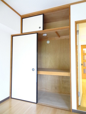 Receipt. Upper closet with storage