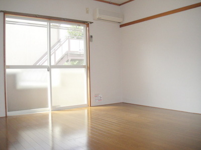 Living and room. Western-style spacious 8 pledge