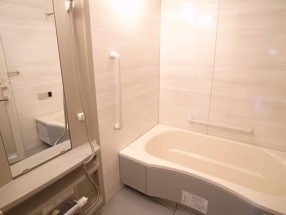 Bathroom. Indoor (12 May 2013) Shooting