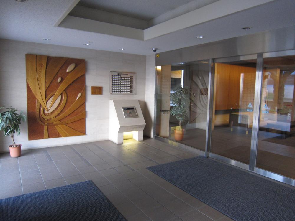 Entrance. Common areas