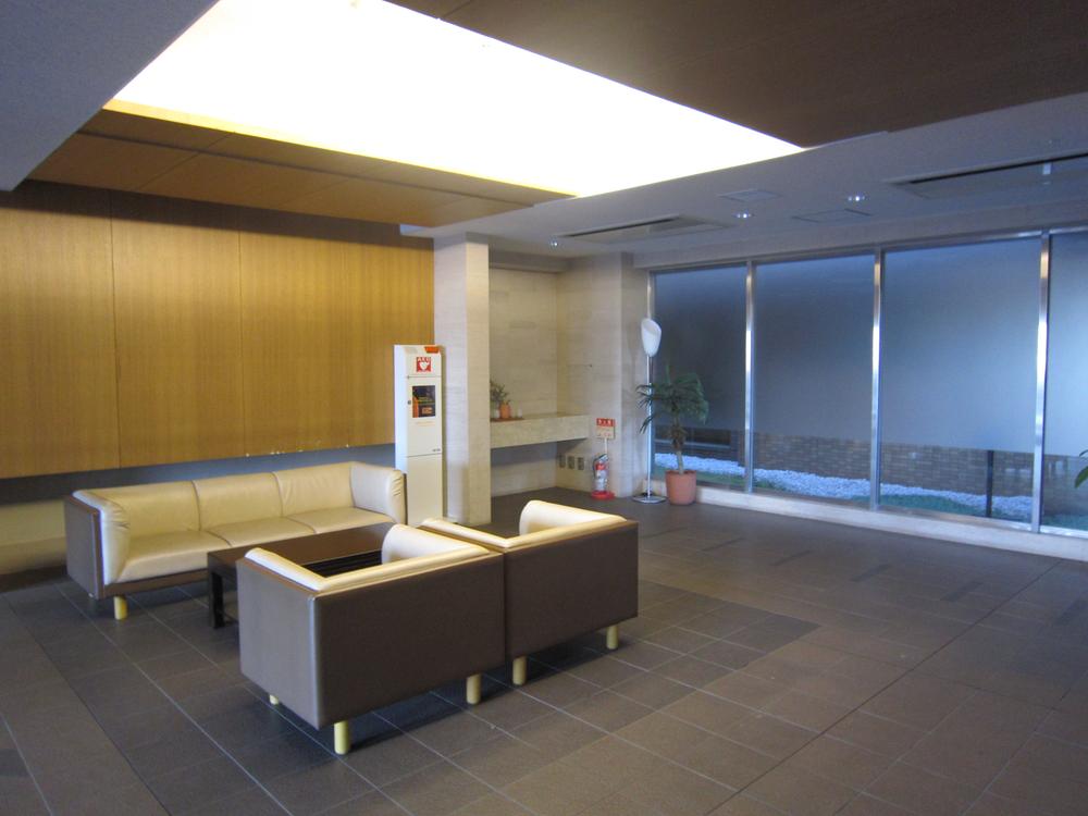 Entrance. Common areas