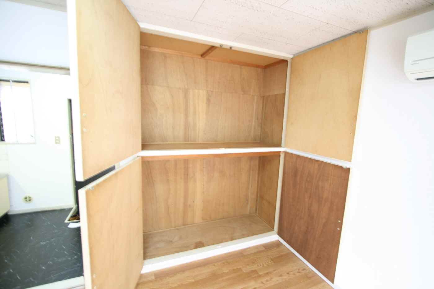 Receipt. The photograph is an image