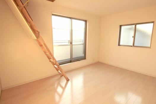 Non-living room. Building 2 Western-style.