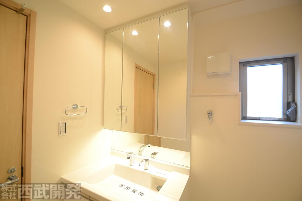 Other Equipment. 6 Building Shampoo dresser ・ Three sides with mirrors ・ Laundry Area