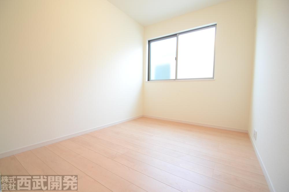 Non-living room. 6 Building