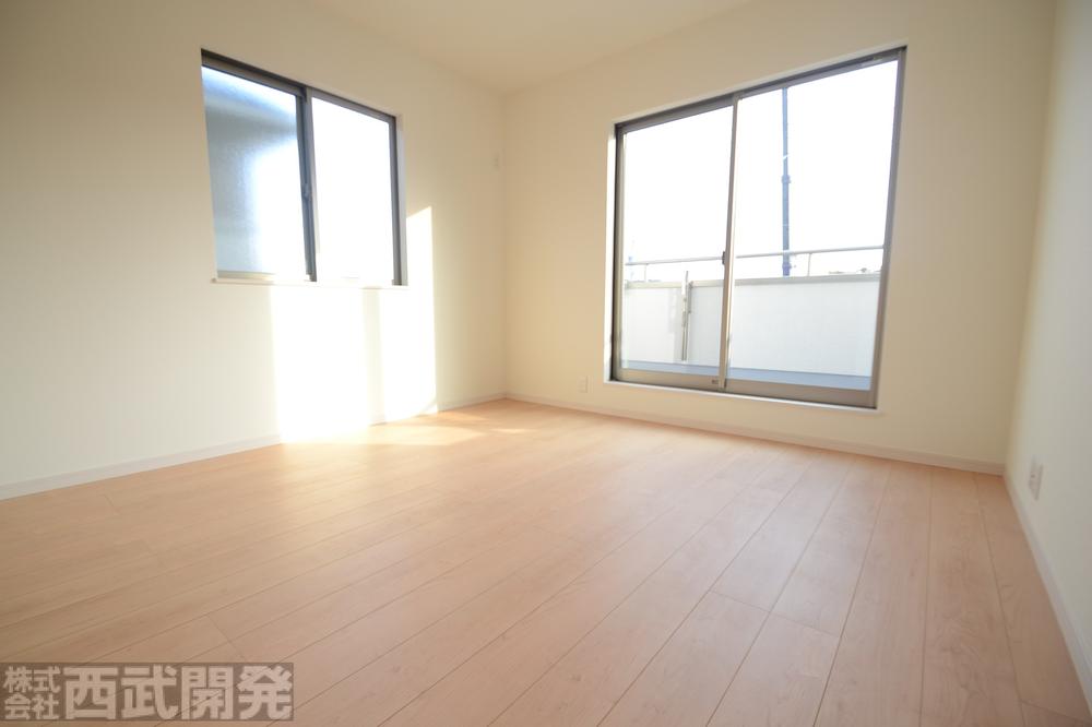 Non-living room. 6 Building