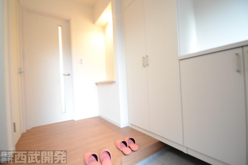 Entrance. 7 Building