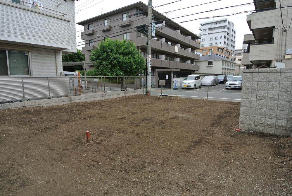 Local photos, including front road. Local (July 2013) Shooting