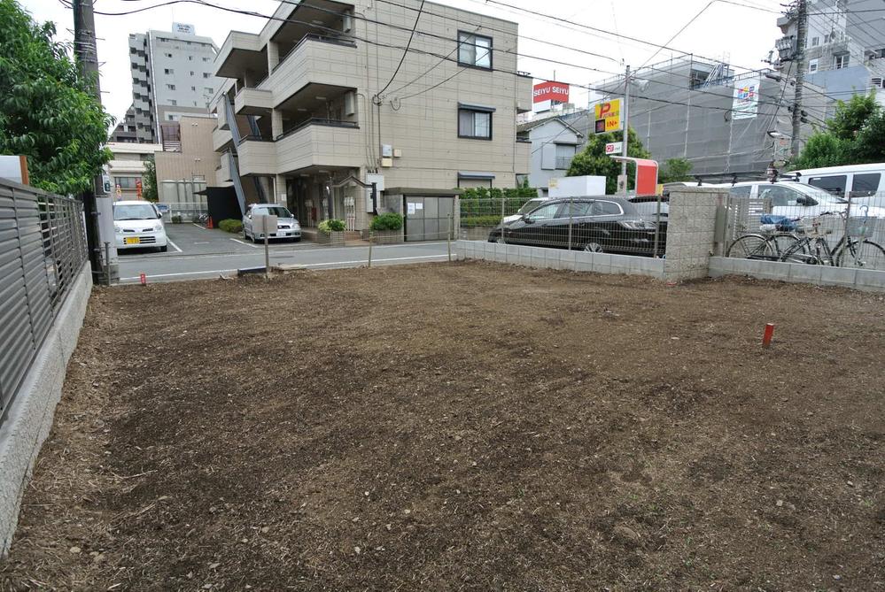 Local photos, including front road. Local (July 2013) Shooting