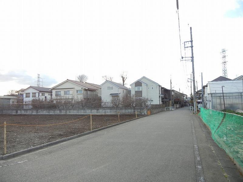 Local photos, including front road. Kitadoro. 6m clear some roads. 