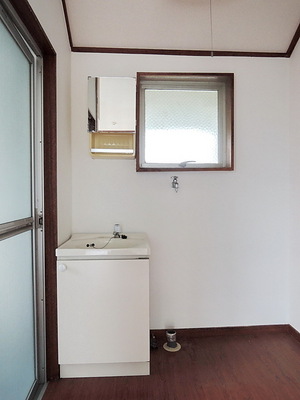 Washroom. Independent wash basin ・ Indoor Laundry Storage