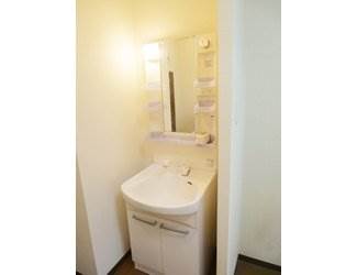 Washroom. There washbasin