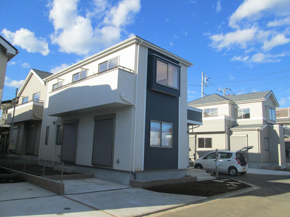 Local photos, including front road. Local (13 December) shooting