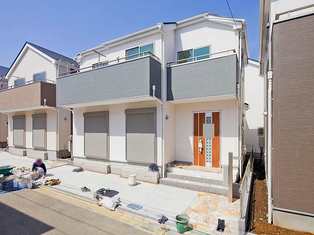 Rendering (appearance). The photograph is an image.