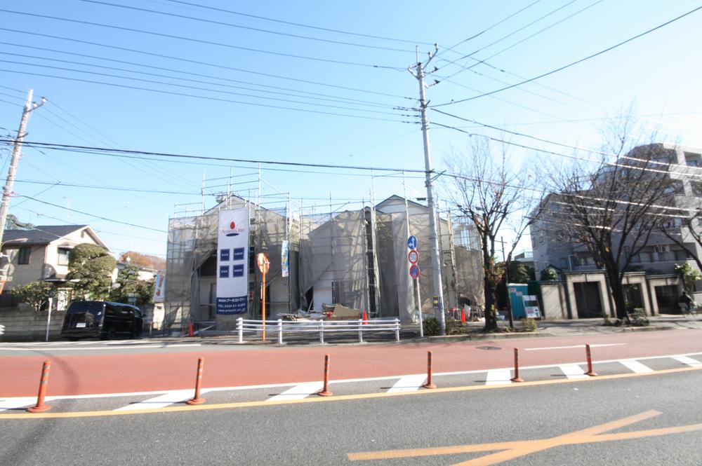 Local photos, including front road. Local (12 May 2013) Shooting