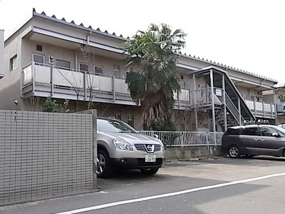 Building appearance. Entrance side