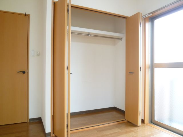 Receipt. Spacious closet width.