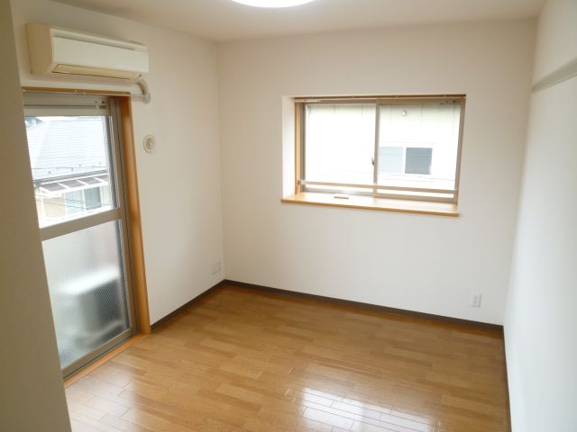 Living and room. Bright room in two-sided lighting north.