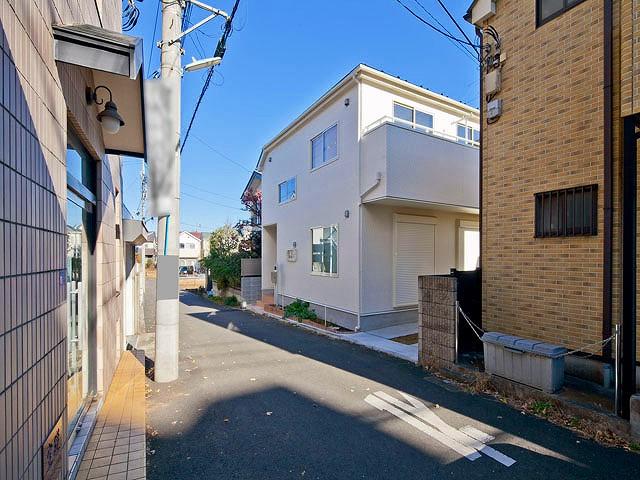 Local photos, including front road. Local (September 2013) Shooting