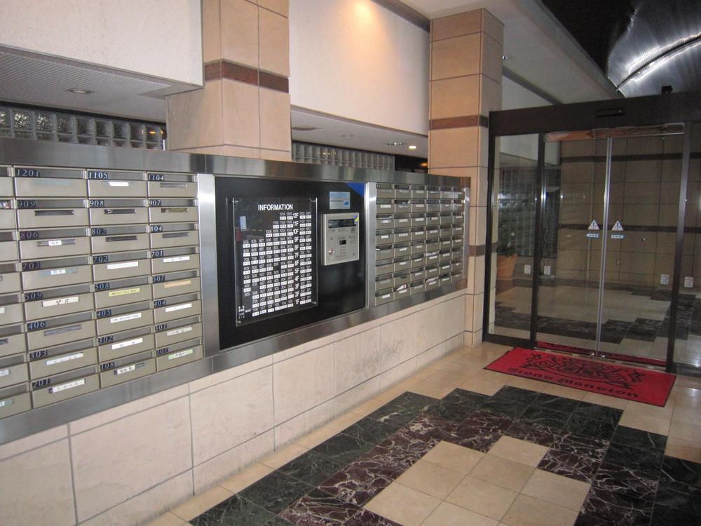 Entrance. Common areas